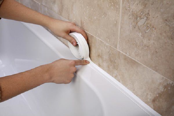 Чем заделать щель между ванной и стеной: 10 практичных и декоративных способов