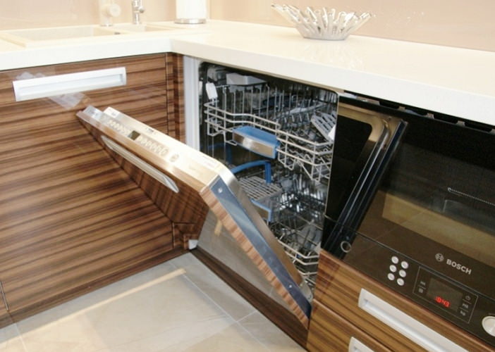 Как встроить посудомоечную машину в готовую кухню: правила установки и крепления | malino-v.ru