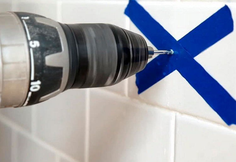 Чем приклеить керамическую плитку в ванной: что делать, если отваливается плитка от стены, как ее приклеить и как долго она прослужит