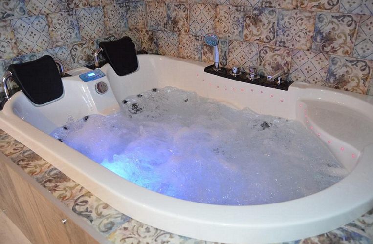 Как ухаживать за гидромассажной ванной
