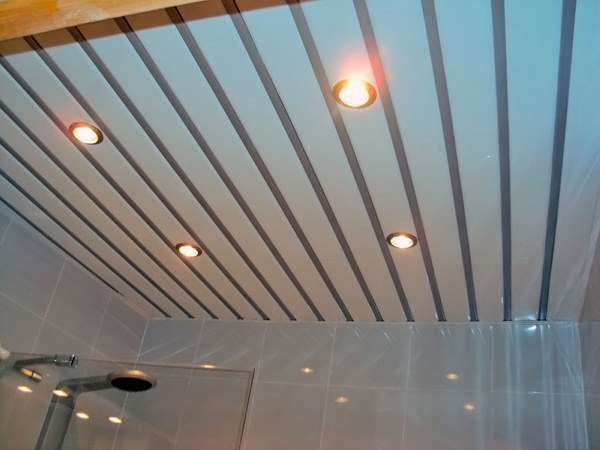 Схема установки реечного потолка (открытый тип - со вставками)
