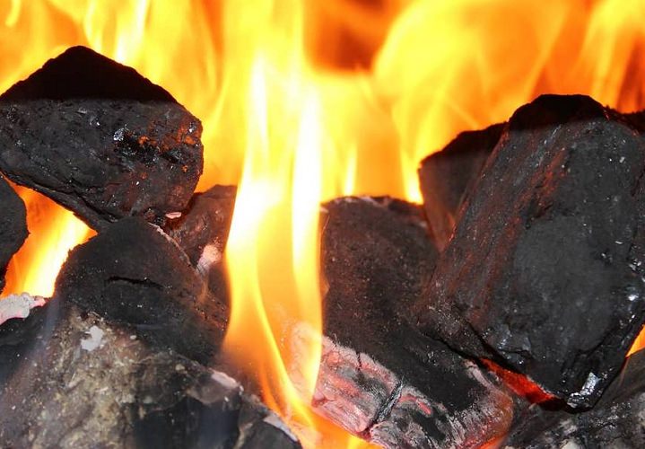Как правильно топить печь, в том числе углем, дровами, брикетами 